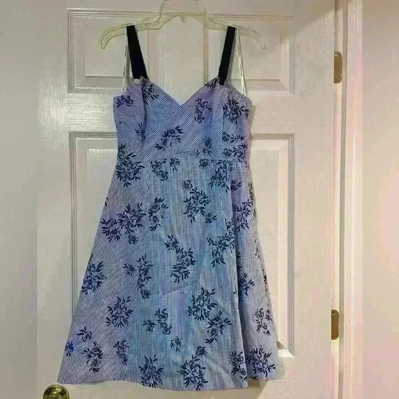 GUESS woman’s mini dress size 6 - Picture 1 of 5